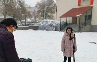 Öğretmen ve öğrenciler Bulanık için çalıp...