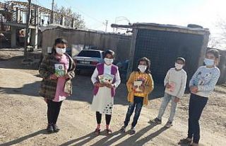 Öğretmenler, öğrencilerin uzaktan eğitim süreçlerini...