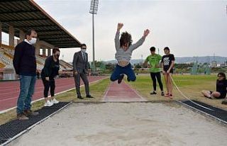 Ökkeş Demir, Atletizm Milli Takım sporcularıyla...