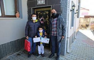 Okuma yazmayı uzaktan eğitimle öğrendiler