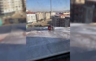 Ölümden yağmur suyu oluğu kurtardı