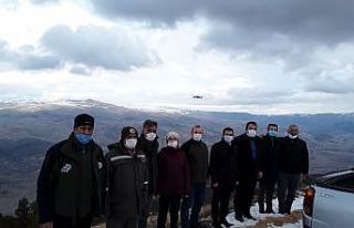 Olur’da yaban hayatı koruma amaçlı doğaya yem...