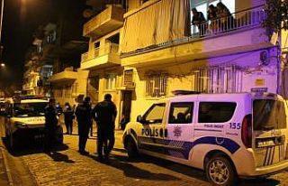 Önce evini yaktı, sonra güzel görünmek için...