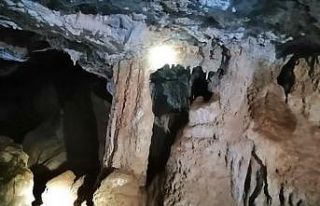 Önce halatlarla tırmandılar sonra sürünerek mağaraya...