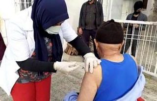 Osmaniye’de 80 yaş üzeri vatandaşlar aşılanıyor