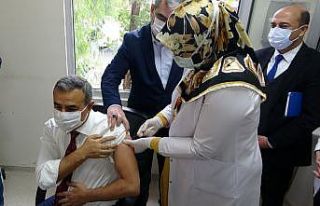 Osmaniye’de sağlık çalışanlarına ilk korona...