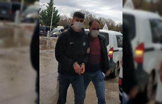 Otobüsünden inerken uyuşturucuyla yakalanan şahıs...