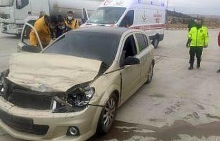 Otomobil akaryakıt tankerine çarptı: 1 yaralı
