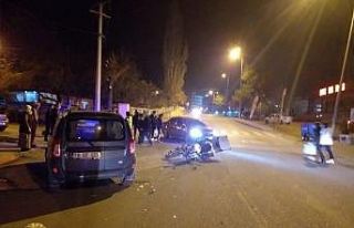 Otomobil ile motosiklet çarpıştı: 1 yaralı