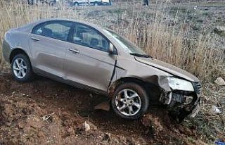 Otomobil şarampole yuvarlandı: 2 yaralı