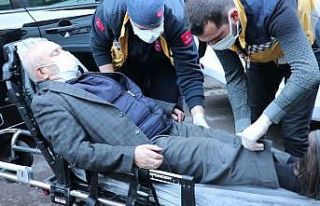 Otomobilin çarptığı yaşlı adam yaralandı