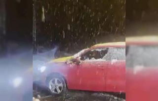 Otomobilleriyle kara saplanıp mahsur kalan 8 kişi...