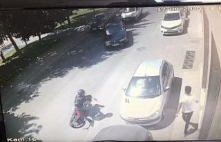 (Özel) Beyoğlu’nda motosikletlinin metrelerce...