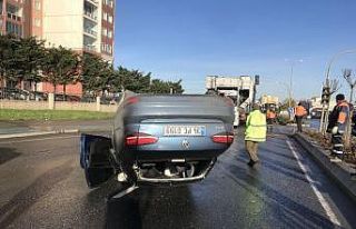 (Özel) Büyükçekmece’de boş yolda otomobil takla...