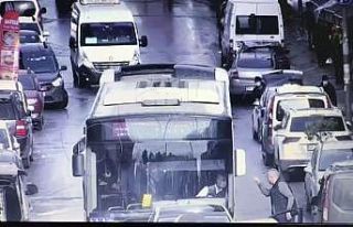 (Özel) İstanbul’da otobüs şoförüne saldırıyla...