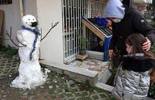 (Özel) Kartal’da kardan adamı çalınan küçük...