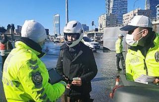 (Özel) Kasksız, maskesiz motosikletli ceza üstüne...