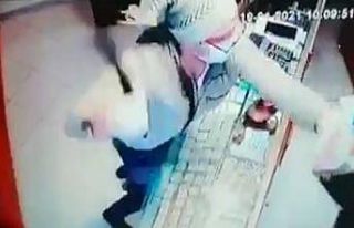 (Özel) Kuyumcuda coplu saldırı anı kamerada