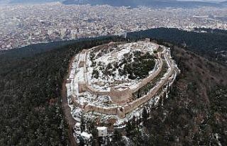 (Özel) Tarihi Aydos Kalesi’nde kar yağışı kartpostallık...