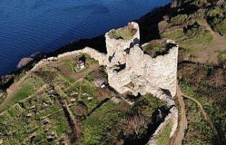 (Özel) UNESCO listesindeki tarihi kale harabeye döndü