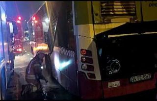 Pendik’te otobüsün motor kısmında yangın çıktı