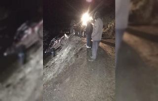 Pikap dereye uçtu, yardımına vatandaşlar koştu