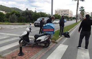 Pizza paket servis motosikletleri boş caddede çarpıştı:...