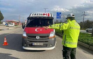 Polis ekiplerinden bayrak hassasiyeti