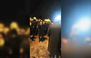Polis ile dernek üyeleri arasında mezar taşıma...