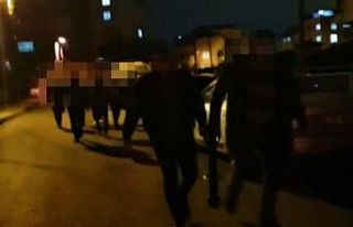 Polis kumar oynanan mekana koçbaşıyla daldı