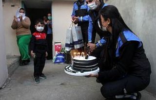 Polisin doğum günü sürprizi çocuğu şaşkına...
