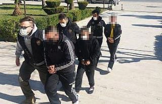 Polisin ’şok’ uygulamasına takılan 4 kişiden...