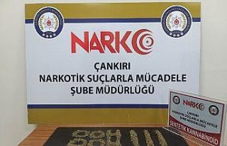 Polisler ele geçirilen uyuşturucu ile ’ohh ohh’...