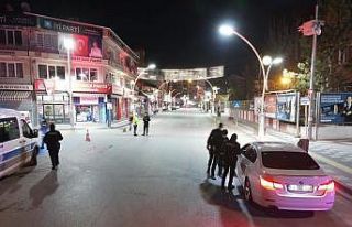 Polisler kısıtlama döneminde ilçede kuş uçurtmadı