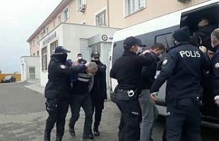 Polislere ateş açan şahıslar adliyeye sevk edildi;...