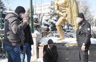 Porsuk Çayı’na düşen vatandaş halatla kurtarıldı