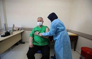 Rektör Şahin de aşı oldu