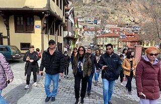Ruslar bu hafta da Afyonkarahisar’ın tarihi sokaklarını...