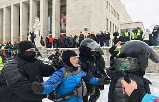 Rusya’da Navalny’ye destek gösterilerinde bin...