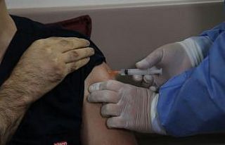 Sakarya’da ilk korona virüs aşısı İl Sağlık...