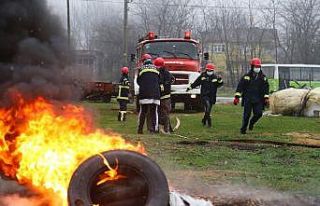 Şalvarlı yangın avcısı kadınlar, köylerini...
