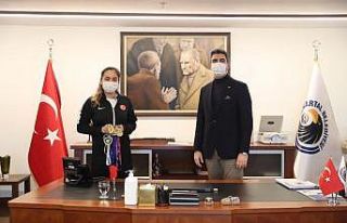 Şampiyon Tekvandocudan Başkan Gökhan Yüksel’e...