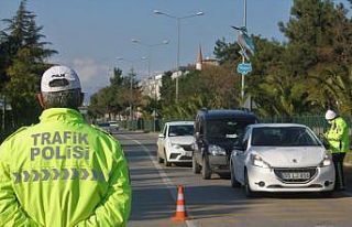 Samsun’da kısıtlamaya uymayan 364 kişiye 812...