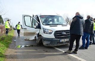 SASKİ’nin aracı emniyet şeridindeki lüks otomobile...