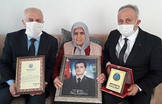 Şehit annesinden Mehmetçik Vakfı’na bağış
