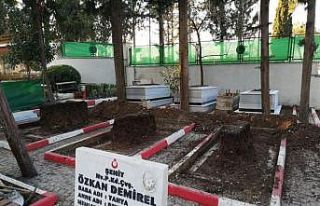 Şehit mezarları Marmara mermeri ile yenileniyor