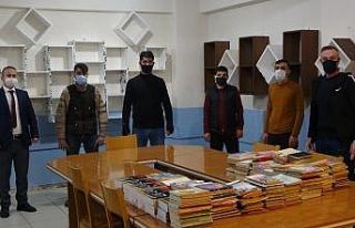 Şehit Samet Çaldır adına atıl malzemelerden kütüphane...