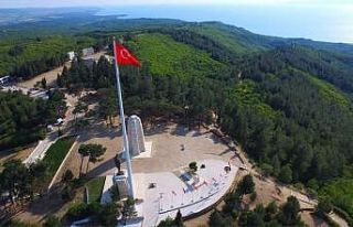 Şehitler diyarındaki bayrak direkleri yenileniyor