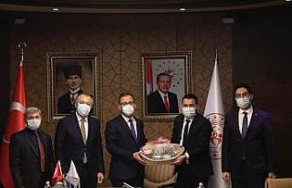 Selendi’ye müjdelerle döndüler