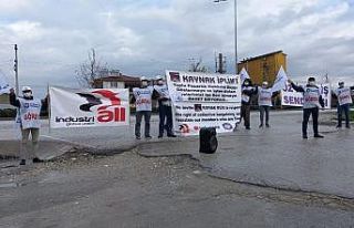 Sendikalaşmaya kızan patron pandemi yasağına rağmen...